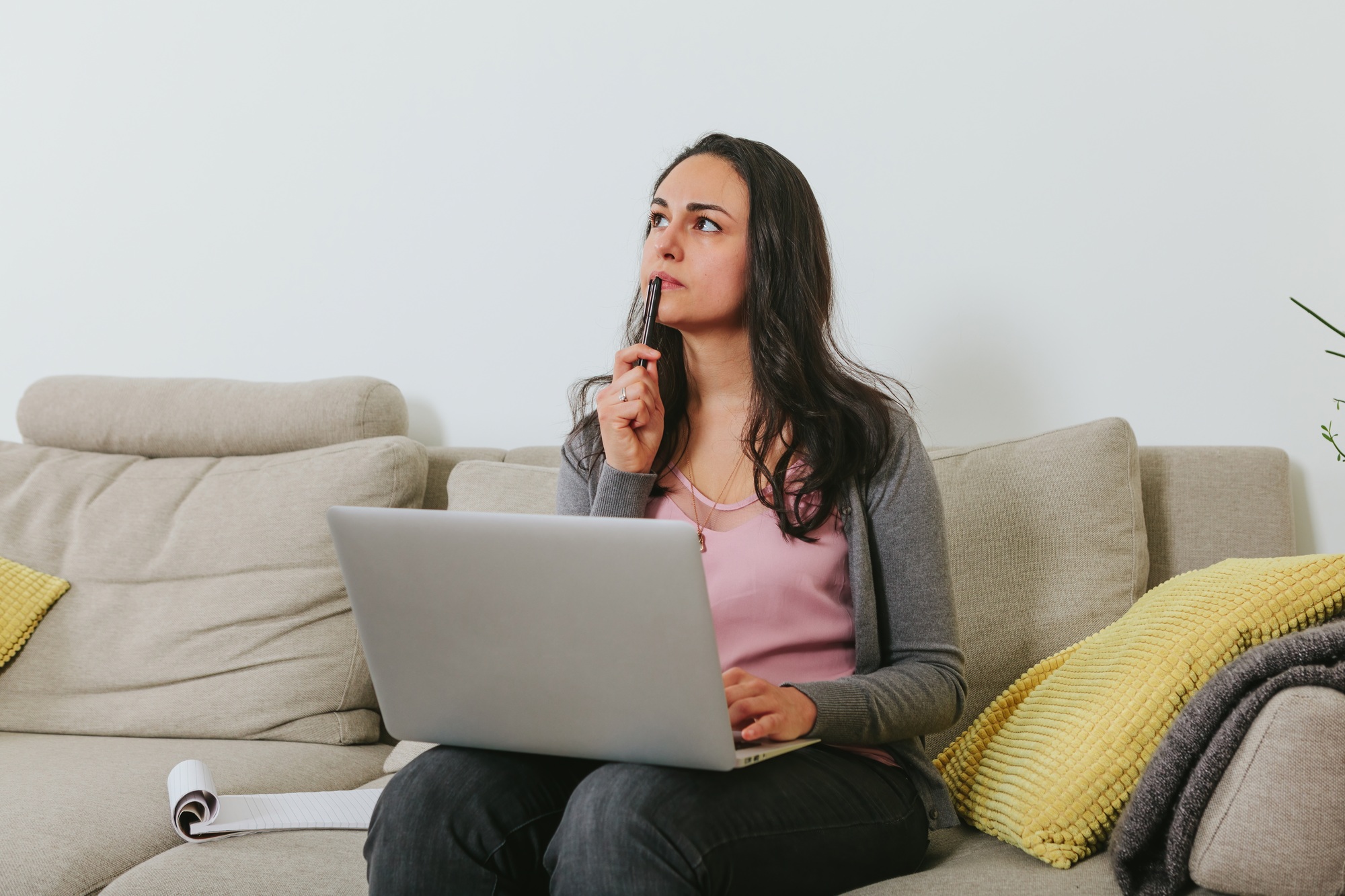 copywriter at work - journalist writing article - doubtful freelance